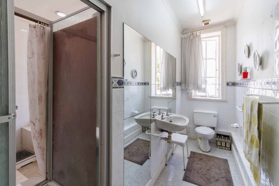 6 Bedroom Property for Sale in Fresnaye Western Cape